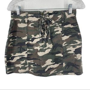 Forever 21 camuflage skirt size M